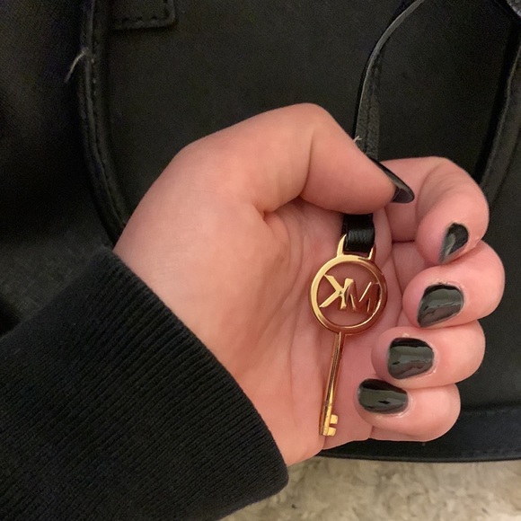 Michael kors purse - Picture 5 of 11